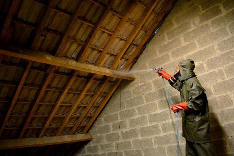 Rénovation de charpente - PROMICHELCOUVREUR : En tant que couvreur toiturier charpentier, nous réalisons la rénovation de charpente en bois avant la pose de couverture. Traitement des bois, boiseries de charpente. Spécialistes des traitements du bois préventifs et curatifs des charpentes sur Namur et toute la Belgique