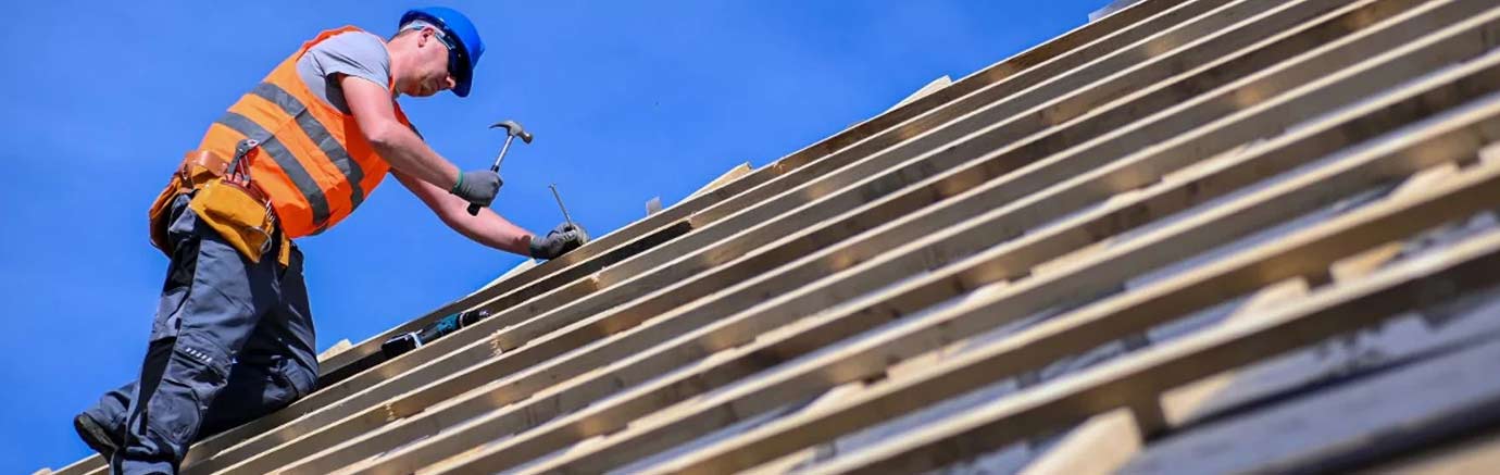 Rénovation de charpente - PROMICHELCOUVREUR : En tant que couvreur toiturier charpentier, nous réalisons la rénovation de charpente en bois avant la pose de couverture. Traitement des bois, boiseries de charpente. Spécialistes des traitements du bois préventifs et curatifs des charpentes sur Namur et toute la Belgique