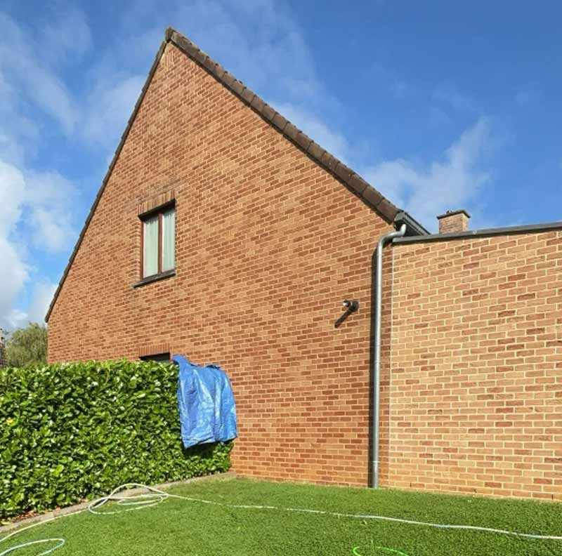 Nettoyage et peinture façade - PROMICHELCOUVREUR : Artisan peintre sur Namur et toute la Belgique.  Nettoyage, traitement anti-mousse par pulvérisation, démoussage, ravalement peinture façade et imperméabilisation façade sur Namur et toute la Belgique