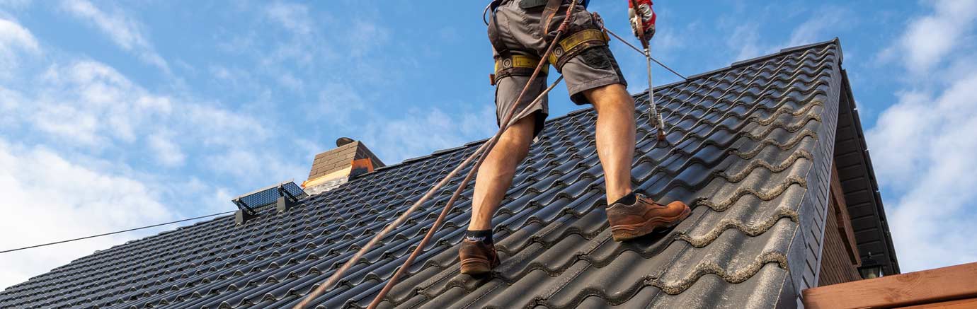 Nettoyage toiture - PROMICHELCOUVREUR : couvreur, toiturier sur Namur et toute la Belgique : Nettoyage toiture, démoussage, traitement anti mousse par pulvérisation toiture, peinture hydrofuge toit sur Namur et toute la Belgique