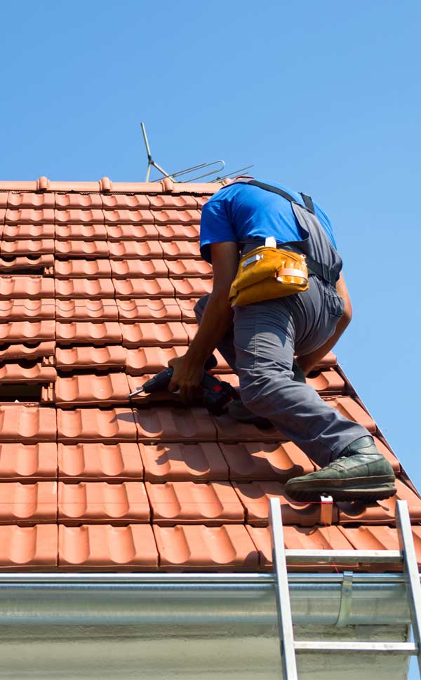 PROMICHELCOUVREUR couvreur, toiturier sur Namur et toute la Belgique. Votre spécialiste en travaux de nettoyage, traitement par pulvérisation, peinture hydrofuge toiture, couverture, zinguerie, étanchéité toit plat rooting, isolation toit combles, rénovation de charpente, traitement des bois, ravalement peinture façade et nettoyage des extérieurs : klinkers, pierre bleue … sur Namur et toute la Belgique