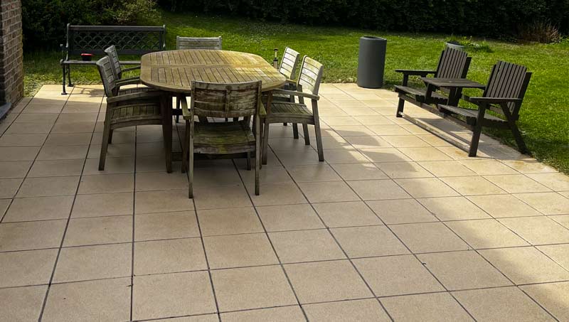 PROMICHELCOUVREUR couvreur, toiturier sur Namur et toute la Belgique. Votre spécialiste en travaux de nettoyage, traitement par pulvérisation, peinture hydrofuge toiture, couverture, zinguerie, étanchéité toit plat rooting, isolation toit combles, rénovation de charpente, traitement des bois, ravalement peinture façade et nettoyage des extérieurs : klinkers, pierre bleue … sur Namur et toute la Belgique