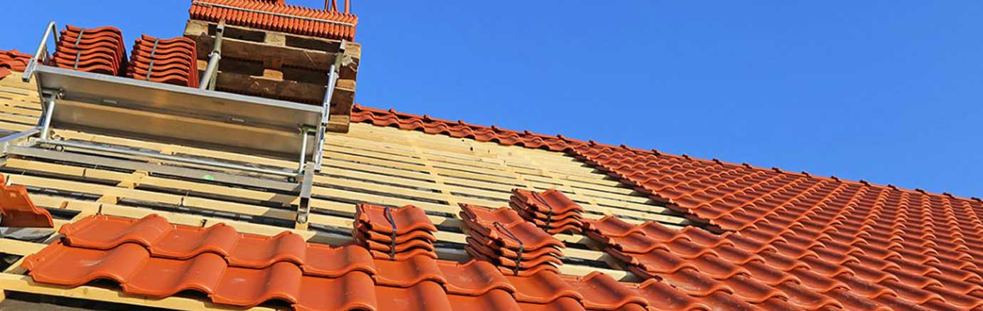 Travaux de couverture et zinguerie - PROMICHELCOUVREUR : couvreur, toiturier, zingueur sur Namur et toute la Belgique. Pose et rénovationde couverture et faîtage. Intervention rapide en cas de fuite d’eau sur votre couverture. Travaux de zinguerie :installation, réparation rénovation de gouttière. intervention sur Namur et toute la Belgique