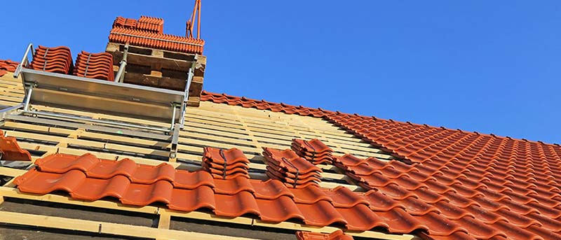 Travaux de couverture et zinguerie - PROMICHELCOUVREUR : couvreur, toiturier, zingueur sur Namur et toute la Belgique. Pose et rénovationde couverture et faîtage. Intervention rapide en cas de fuite d’eau sur votre couverture. Travaux de zinguerie :installation, réparation rénovation de gouttière. intervention sur Namur et toute la Belgique